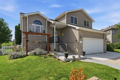 8951 Prairie Village Dr, Lincoln, NE, 68507-9424 | Card Image