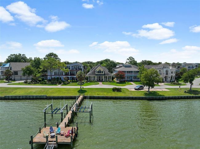 This shared pier offers a 13, 000-pound boat lift, plus power and water access, ideal for waterfront living. | Image 6