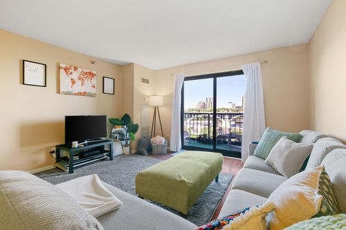 unit-213-401 S 1st St, Minneapolis, MN, 55401-2562 | Card Image