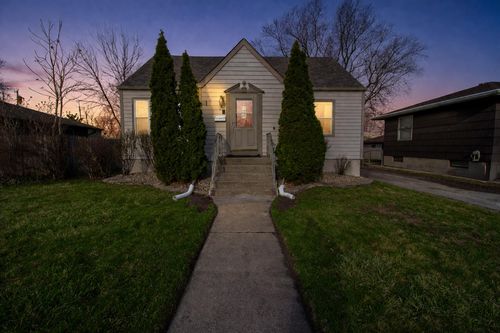 214 N Dwiggins St, Griffith, IN, 46319 | Card Image