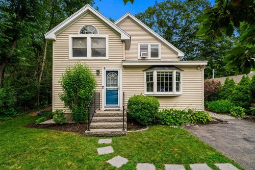 11 Pine St, Rye, NH, 03870-2641 | Card Image