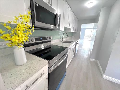 505-3660 Ne 166th St, North Miami Beach, FL, 33160-3880 | Card Image