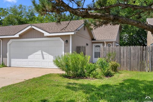 517 Eldridge St, Lawrence, KS, 66049-4124 | Card Image