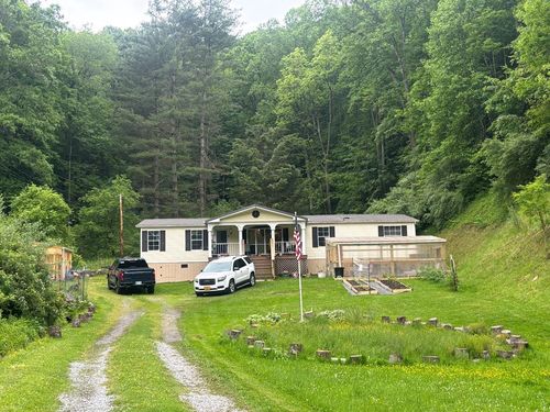 255 Laurel Creek Rd, Bluefield, VA, 24605-8813 | Card Image