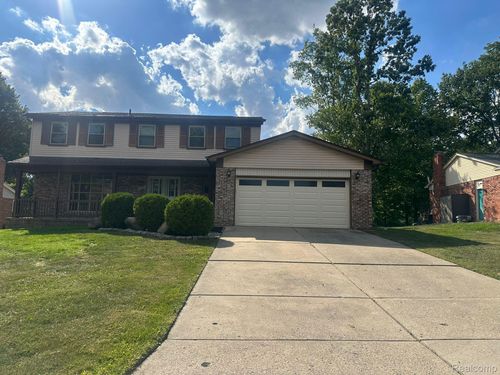 425 Pinehurst Dr, Rochester Hills, MI, 48309-1244 | Card Image