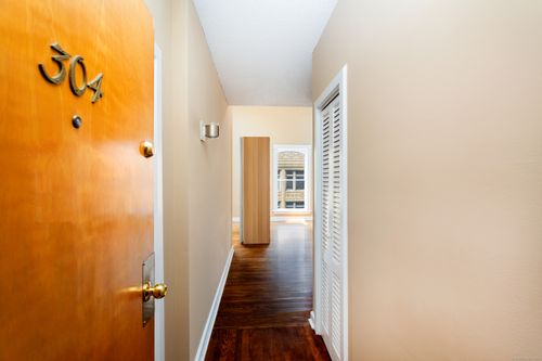 u304-118 Washington St, Norwalk, CT, 06854-3035 | Card Image