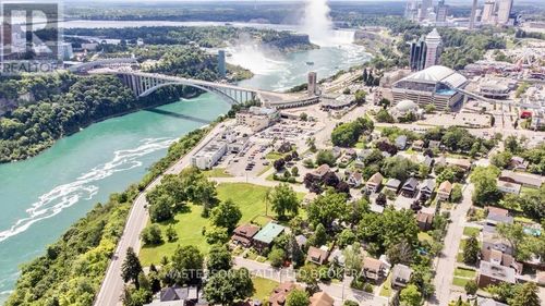 4437 John St, Niagara Falls, ON, L2E1A4 | Card Image