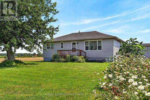 958 Highland Rd E, Stoney Creek, ON, L8J3G9 | Card Image