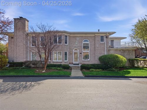 118 Windwood Pointe, Saint Clair Shores, MI, 48080-1582 | Card Image