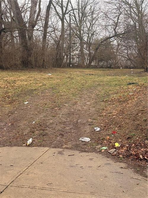 7012 Jackson Ave, Kansas City, MO, 64132-1637 | Card Image