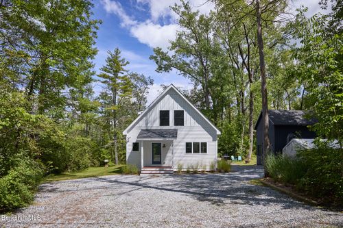 4 Birch Ln, Stockbridge, MA, 01262 | Card Image