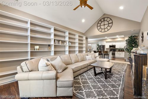 7892 Marie Dr, Shelby Twp, MI, 48316-5372 | Card Image