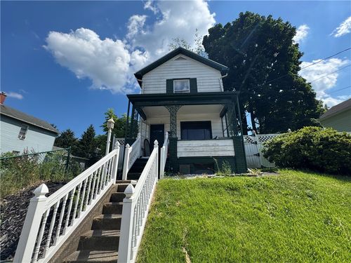 27 W Chartes St, New Castle, PA, 16102-1504 | Card Image