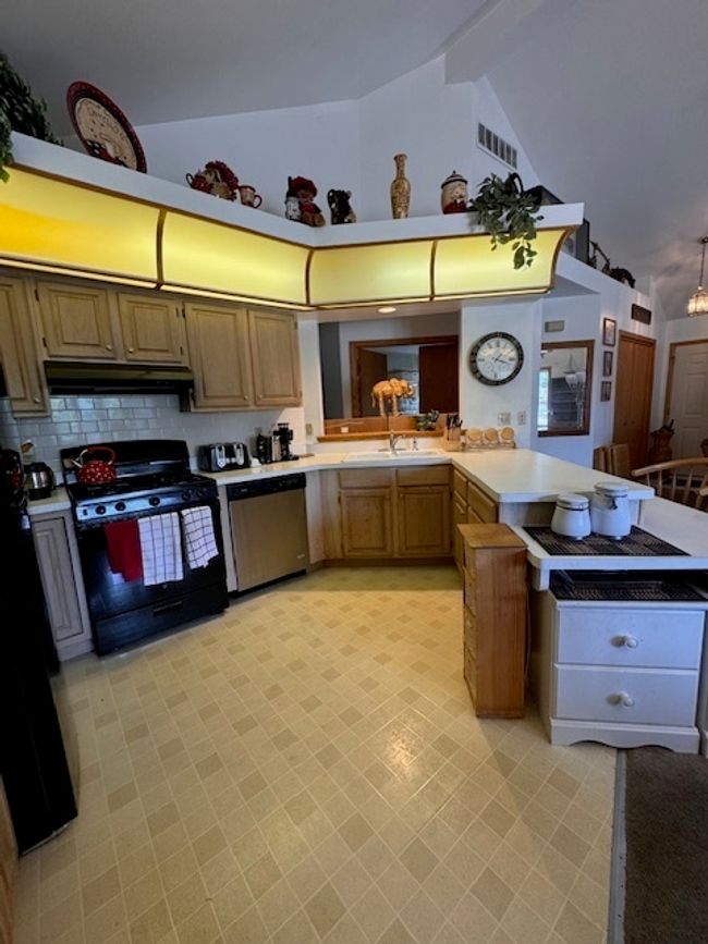 UNIT-603 - 6211 Maple St, Condo with 2 bedrooms, 2 bathrooms and 6 parking in MARENGO IL | Image 11