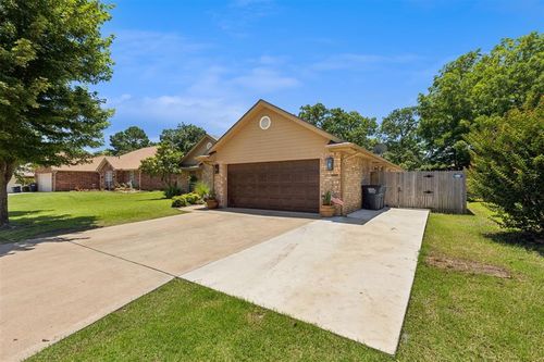 5 Larkens Pl, Shawnee, OK, 74801-5506 | Card Image