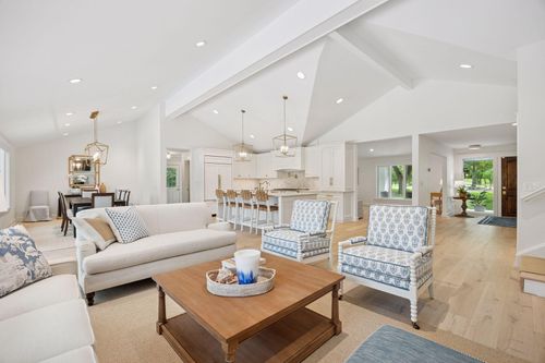 145 Smith Ave, Wayzata, MN, 55391-9512 | Card Image