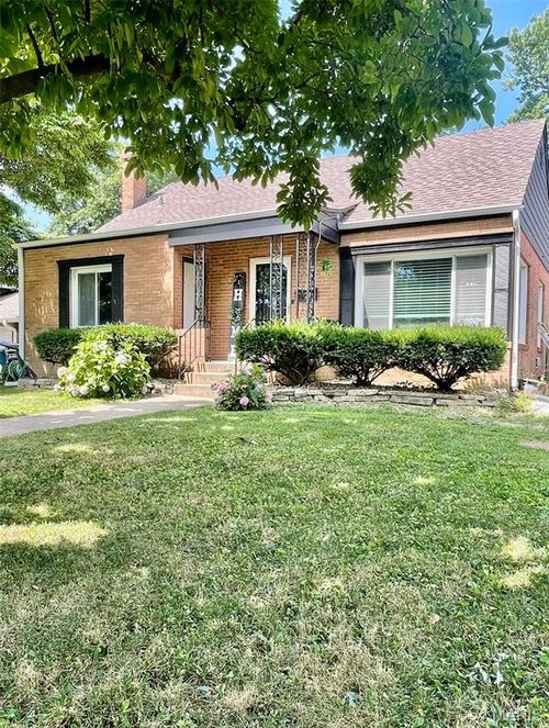 218 8th St, Wood River, IL, 62095-2304 | Card Image