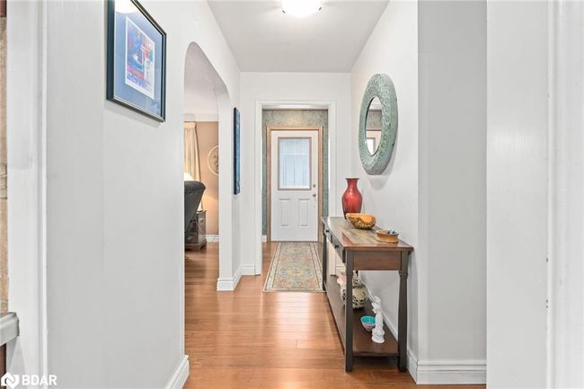 11317 Regional Rd 25, House other with 3 bedrooms, 1 bathrooms and 8 parking in Halton Hills ON | Image 4