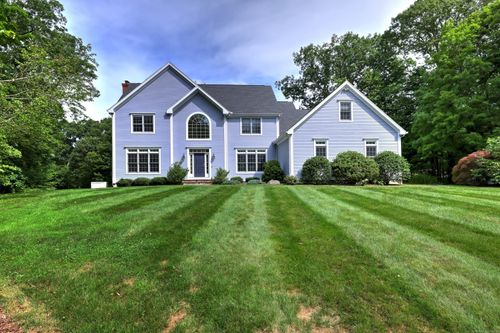 8 Dogwood Ct, Woodbridge, CT, 06525-1249 | Card Image
