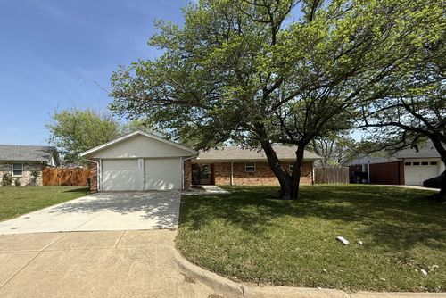 7905 Birchwood Dr, North Richland Hills, TX, 76180-7045 | Card Image