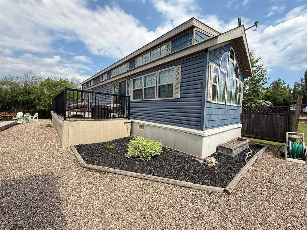 Residential in Lac Des Iles 2