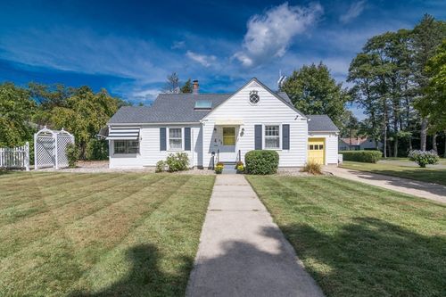 4 Gleason Rd, Northampton, MA, 01060-1622 | Card Image