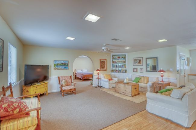 1833 Highland Dr, House other with 3 bedrooms, 2 bathrooms and null parking in Highland Haven TX | Image 8