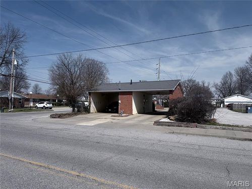 129 W Main St, Mount Olive, IL, 62069-1609 | Card Image