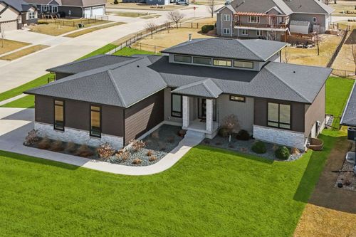 4207 Jakob Cir, Cedar Falls, IA, 50613-2377 | Card Image