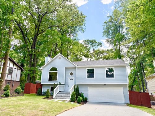 8399 Lake Dr, Snellville, GA, 30039-5725 | Card Image