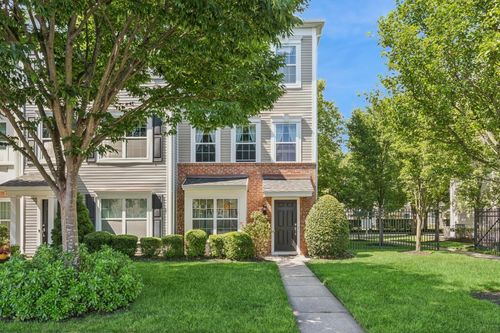 29-29 Stahlman Ln, Patchogue, NY, 11772-3564 | Card Image