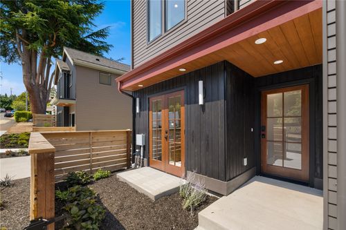 270 Fulton St, Seattle, WA, 98109-1737 | Card Image