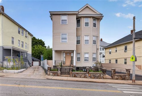 484 Weeden St, Pawtucket, RI, 02860-1740 | Card Image