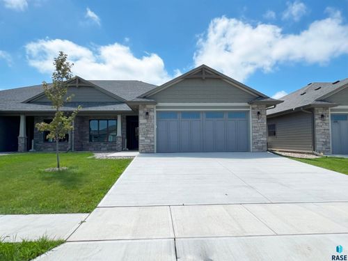 7101 E Copper Stone Cir, Sioux Falls, SD, 57110-7155 | Card Image