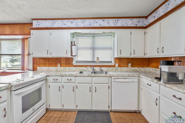 8103 Us Highway 259 N, House other with 4 bedrooms, 3 bathrooms and null parking in Omaha TX | Image 31