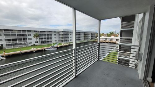 302-3600 Ne 170th St, North Miami Beach, FL, 33160-3148 | Card Image