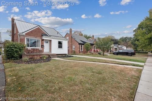 2425 N Wilson Ave, Royal Oak, MI, 48073-4224 | Card Image