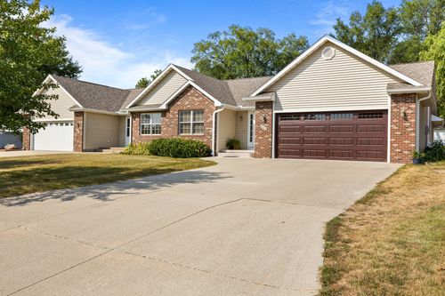 822 N 3rd Ave, Winterset, IA, 50273-1166 | Card Image