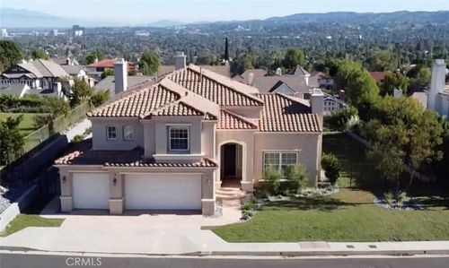 5928 Vista De La Luz, Woodland Hills, CA, 91367-1094 | Card Image
