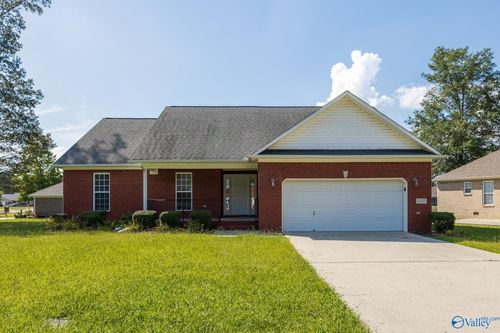 237 Chestnut Oak Cir, Owens Cross Roads, AL, 35763-8528 | Card Image