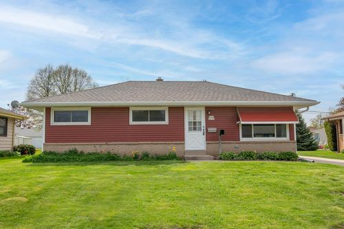 W149N8153 Winchester Street, Menomonee Falls, WI, 53051 | Card Image