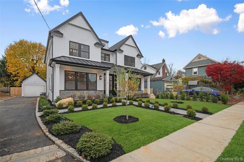 22 Franklin Ave, Port Washington, NY, 11050-3649 | Card Image