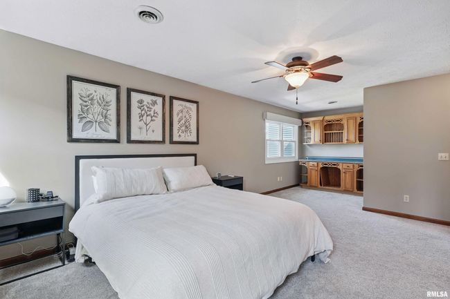 5952 Crow Valley Park Dr, Condo with 2 bedrooms, 2 bathrooms and null parking in Davenport IA | Image 21
