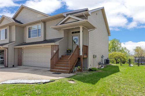 40 Cattail Ln, North Liberty, IA, 52317-2000 | Card Image