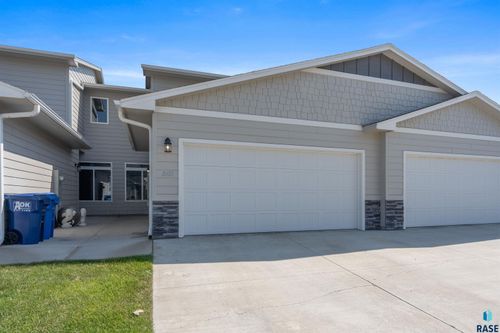 2413 E Copalis Pl, Sioux Falls, SD, 57108-7528 | Card Image