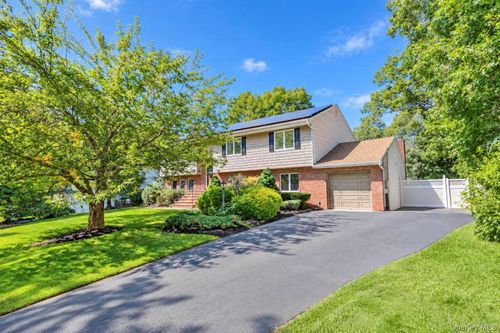 137 Ridgewood Ave, Farmingville, NY, 11738-1618 | Card Image