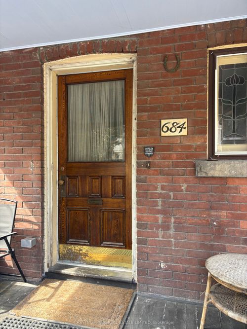 2-684 Shaw St, Toronto, ON, M6G3L7 | Card Image