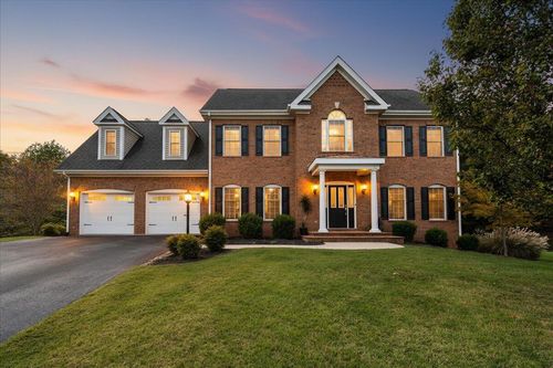 6119 Wisteria Place Ct, Roanoke, VA, 24012-8831 | Card Image