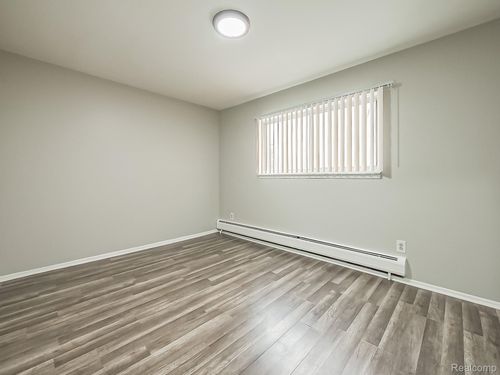 apt-3-1494 Nancywood Dr, Waterford, MI, 48327-2063 | Card Image