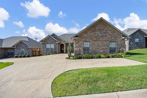 31 Village Ct, Russellville, AR, 72802-7711 | Card Image